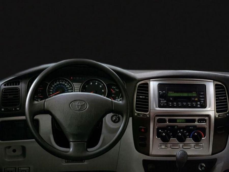  Toyota Land Cruiser 100 GX 2005 года  (UAE) (фото 2 из 2)